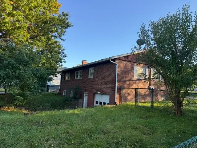 922 Anne Ave, Charleroi, PA 15022 - #2