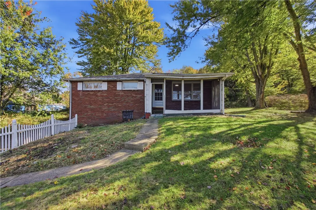 222 Bellbridge Rd, Elizabeth, PA 15037 - #1