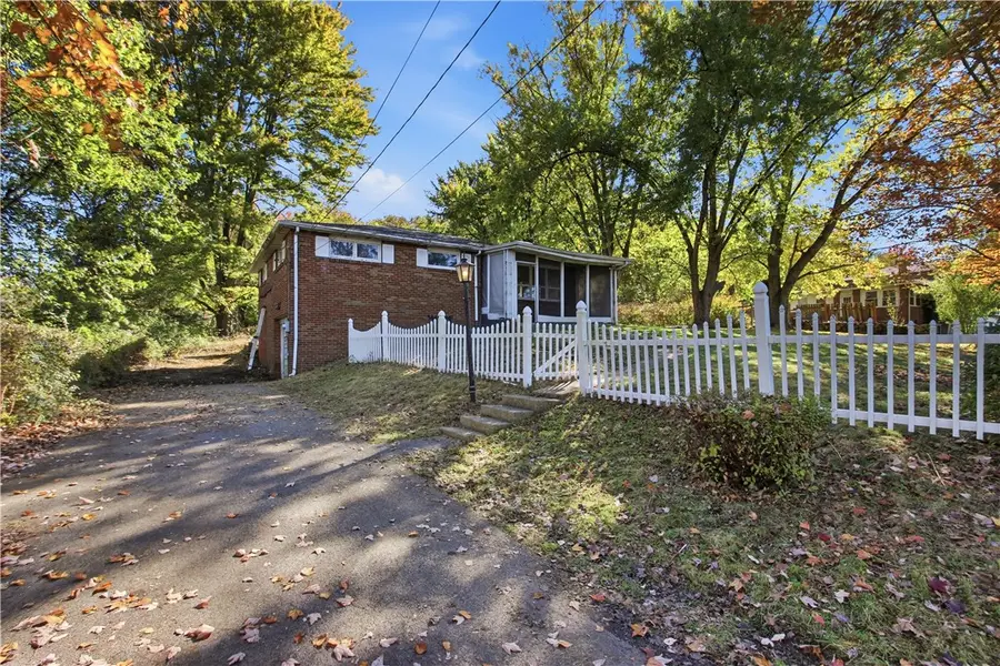 222 Bellbridge Rd, Elizabeth, PA 15037 - #3