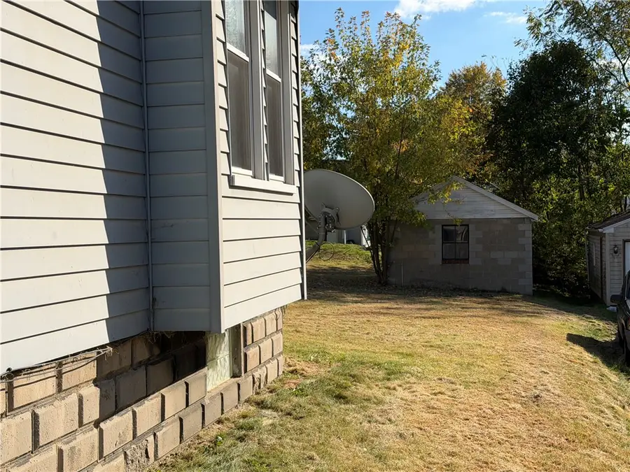 712 E Long Avenue, New Castle, PA 16101 - #3