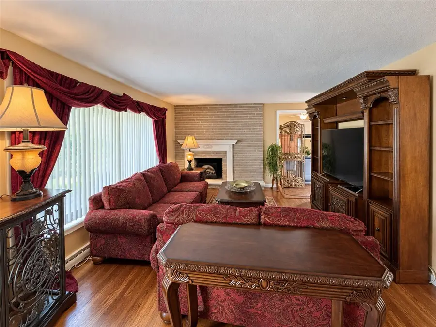 139 Lipinwood Dr, Beaver Falls, PA 15010 - #3