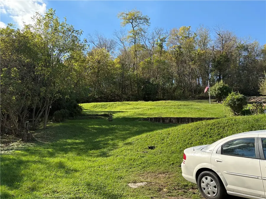 601 Woodlawn Ave, Brownsville, PA 15417 - #2