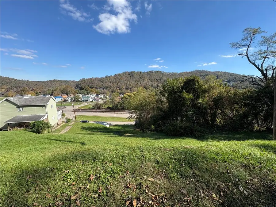 601 Woodlawn Ave, Brownsville, PA 15417 - #3