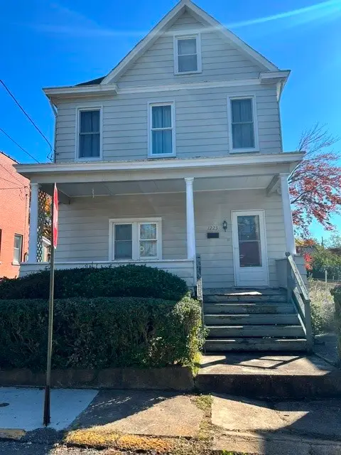 1223 Holmes St, McKees Rocks, PA 15136 - #1