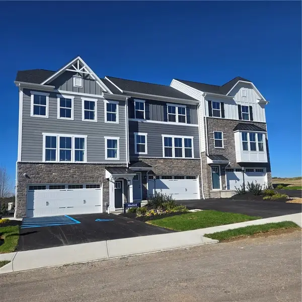 1001 Vista Court, Valencia, PA 16059