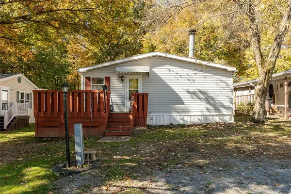 31 Emerald Dr, Grove City, PA 16127