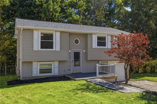 220 Glenmore Dr, Coraopolis, PA 15108
