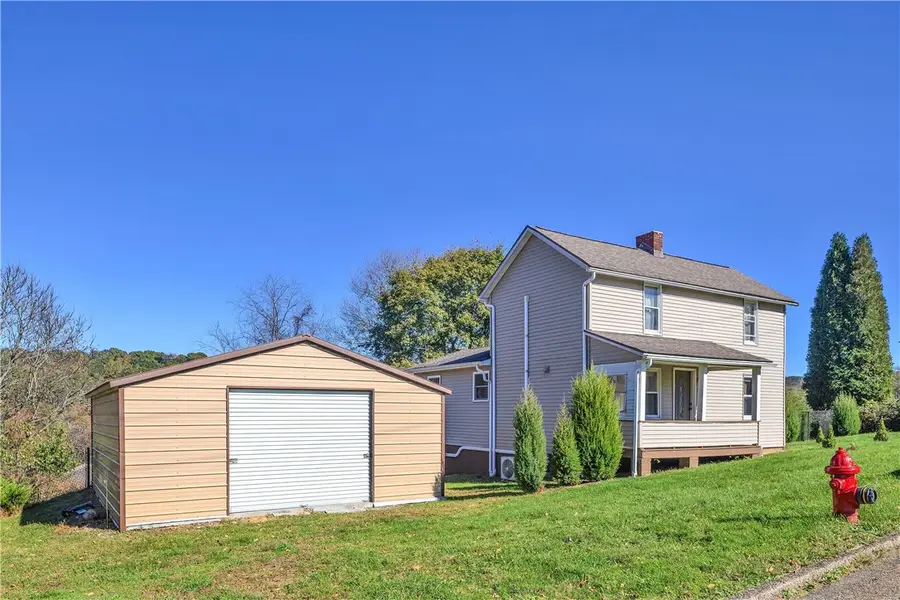 418 4th St, Leechburg, PA 15656 - #3