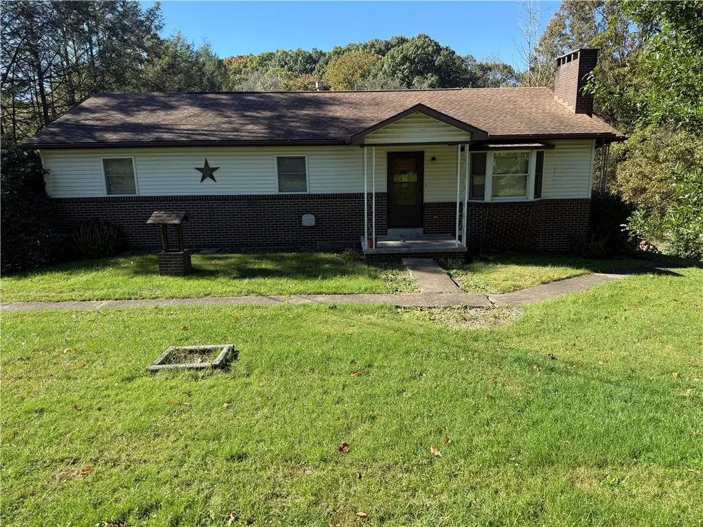 304 Kurt St, Lower Burrell, PA 15068 - #1