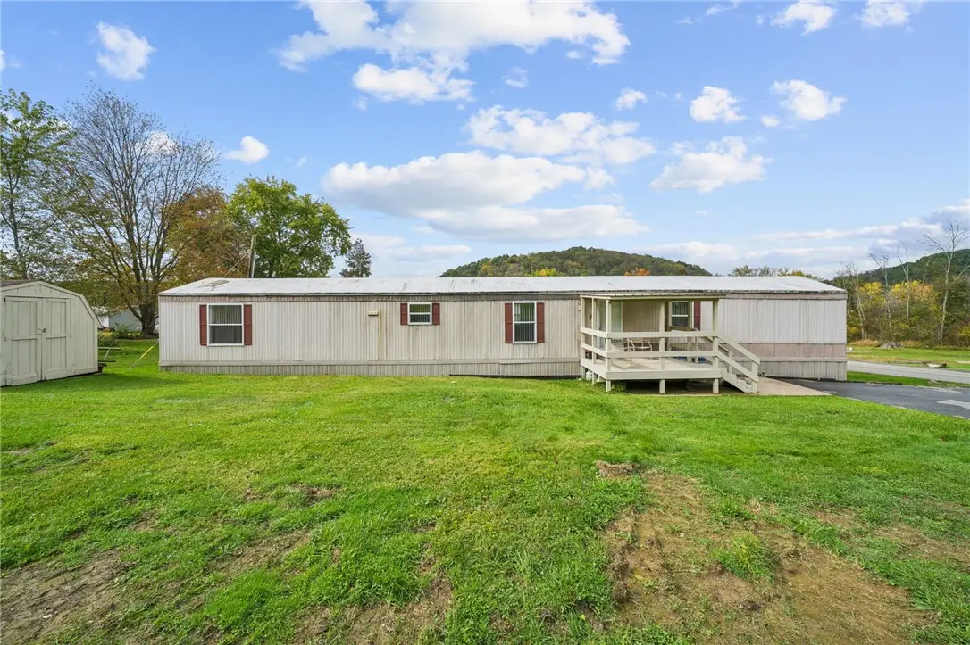 111 Yellow Pine Ln, New Stanton, PA 15672 - #1