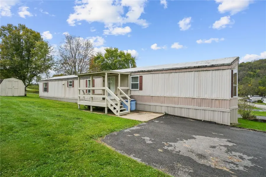 111 Yellow Pine Ln, New Stanton, PA 15672 - #2