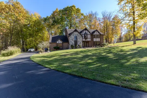 109 Old Hickory Ln, Grove City, PA 16127
