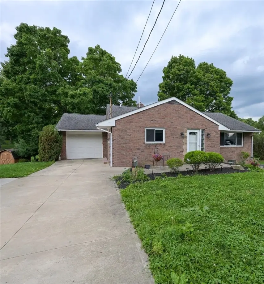 1013 Shenango Rd, Beaver Falls, PA 15010 - #2
