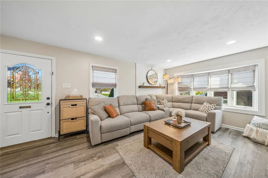 154 Highland Rd, Bethel Park, PA 15102 - #2
