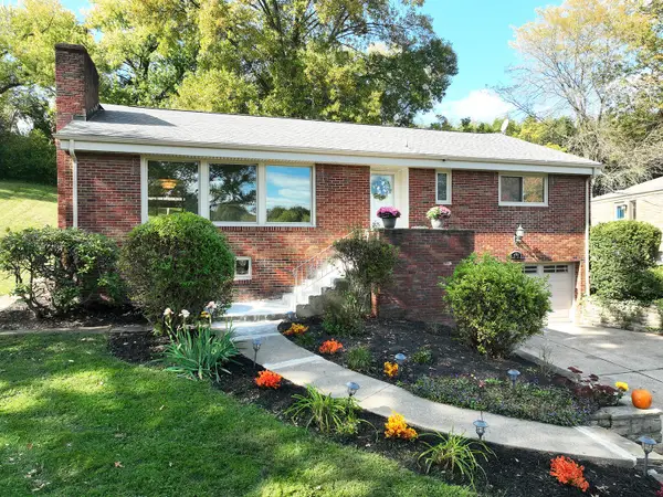 998 Lakemont Drive, Pittsburgh, PA 15243