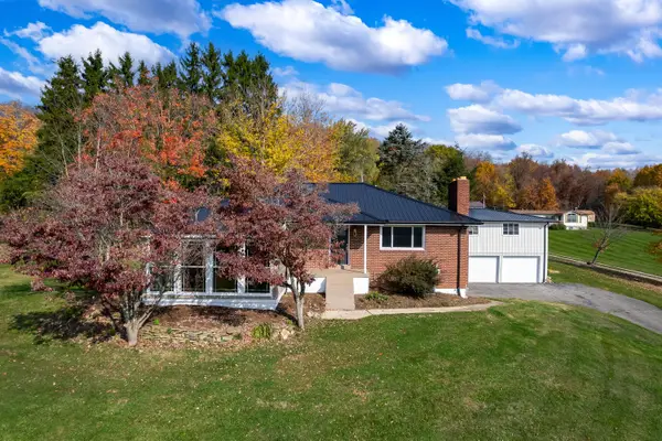 349 Dinnerbell Rd, Butler, PA 16002