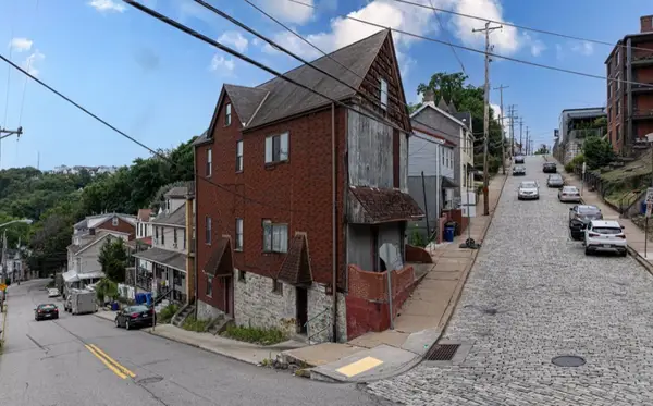 31-33 Wyoming St, Pittsburgh, PA 15211