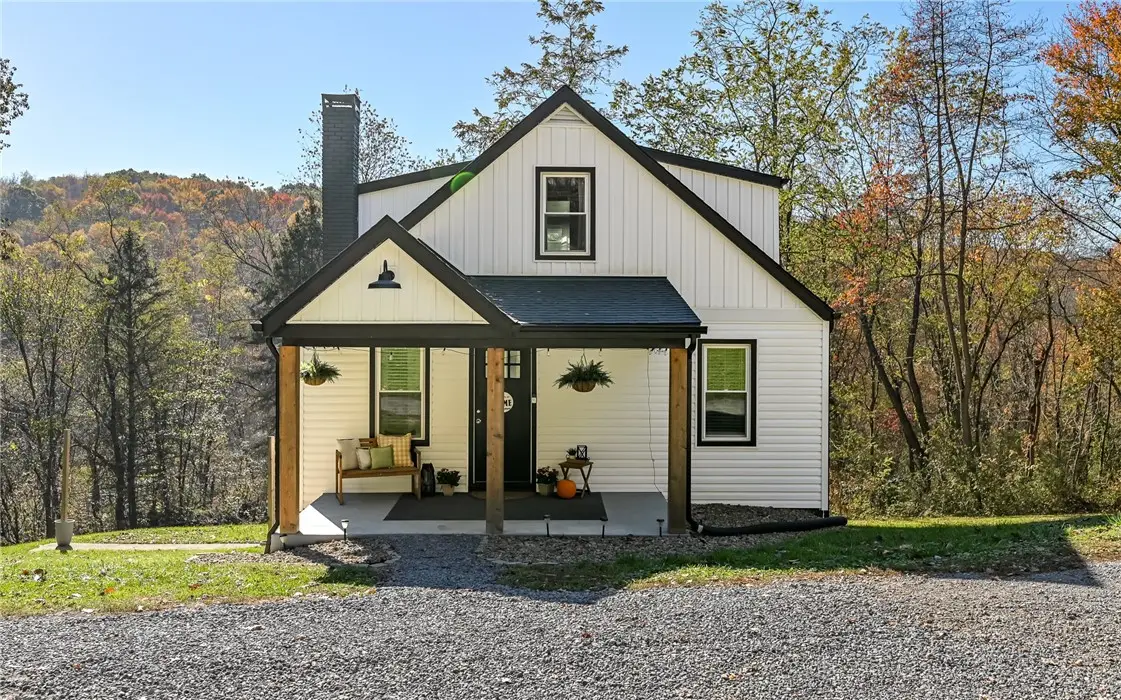 135 Grandview Rd, Ellwood City, PA 16117 - #1