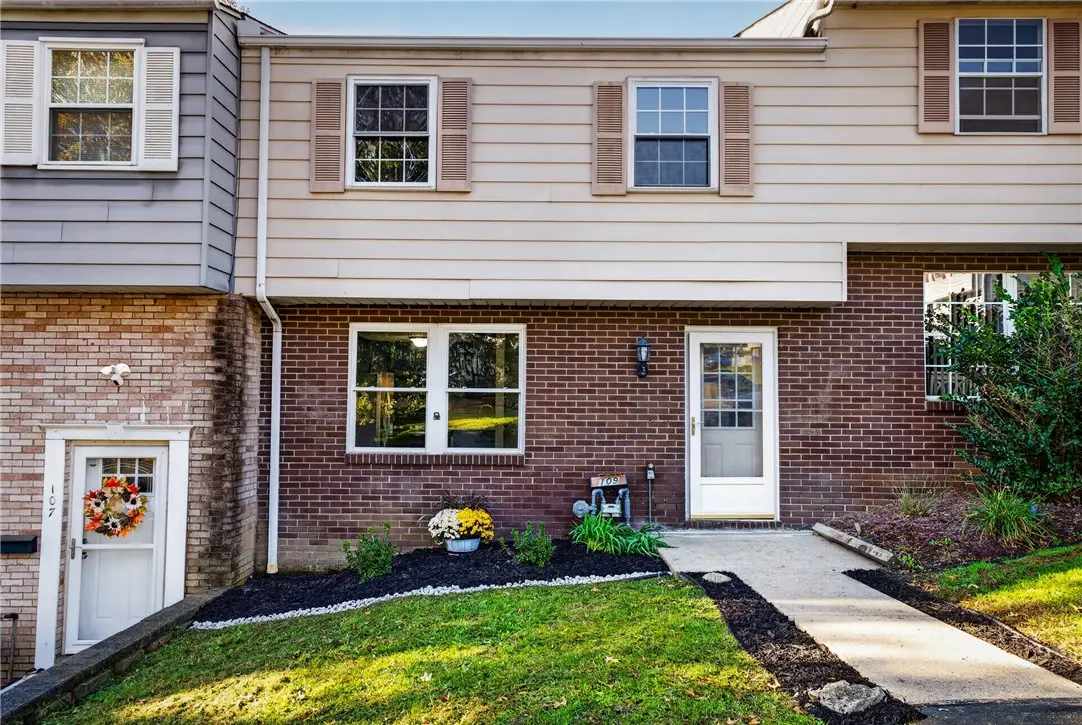 109 Old Meadow Rd, Canonsburg, PA 15317 - #1