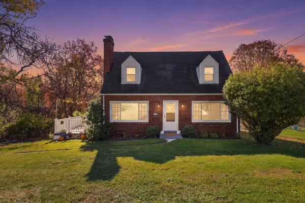 418 Dorseyville Road, Pittsburgh, PA 15215