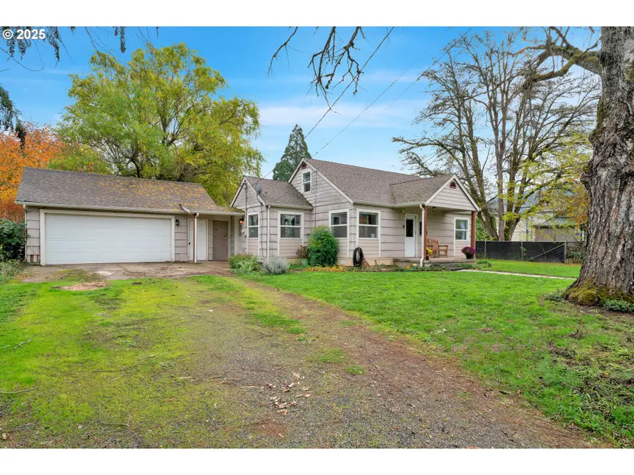 422 Elder St, Drain, OR 97435 - Image #2