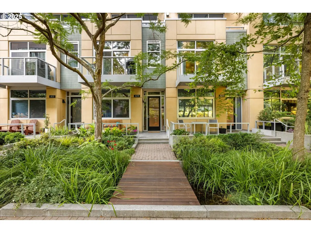 819 S Pennoyer St, Portland, OR 97239 - #1