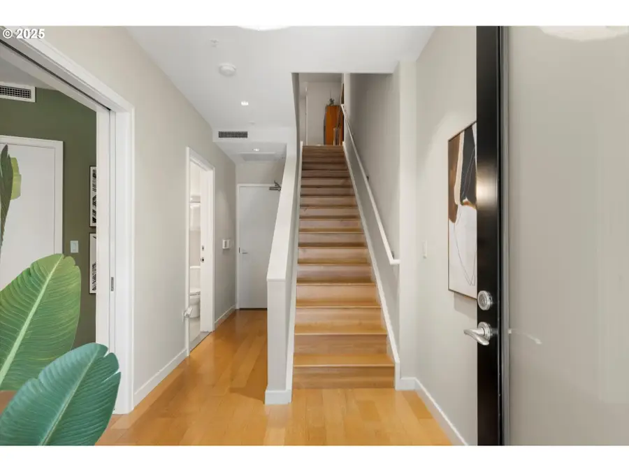 819 S Pennoyer St, Portland, OR 97239 - #3