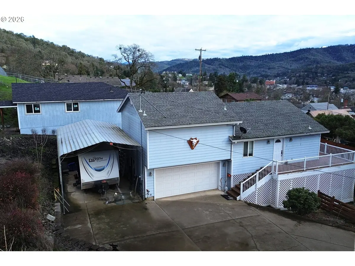 918 NE Malheur Ave, Roseburg, OR 97470 - Image #1