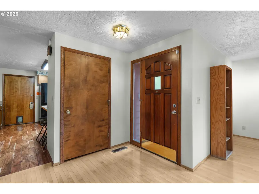 2219 NW Troost St, Roseburg, OR 97471 - #3