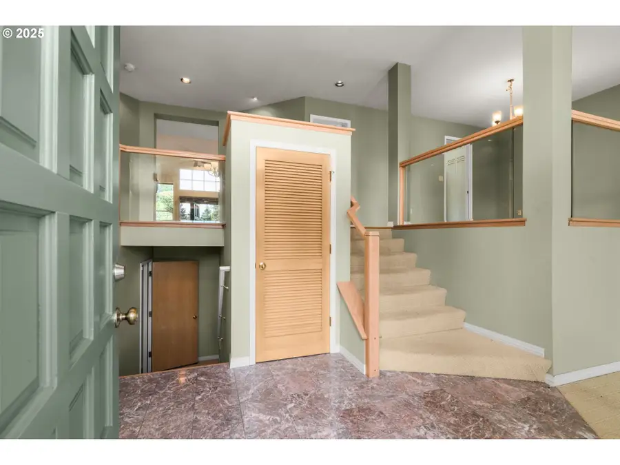 2731 SW 28th Dr, Portland, OR 97219 - Image #2