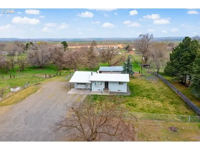 33037 W Spearman Rd, Hermiston, OR 97838 - #3