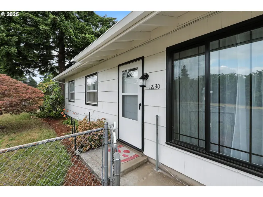12130 SE Reedway St, Portland, OR 97266 - Image #2