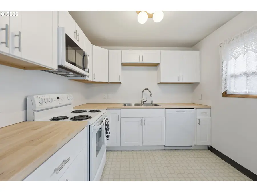 12130 SE Reedway St, Portland, OR 97266 - Image #3