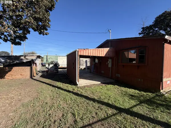 1901 Kalmia St, SweetHome, OR 97386