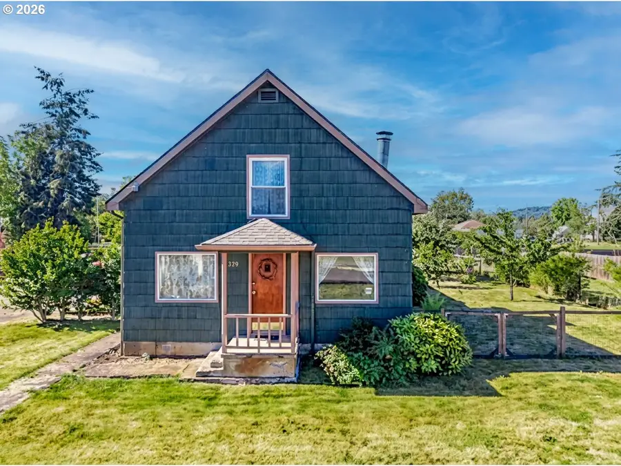 320 E Blakely Ave, Brownsville, OR 97327 - #2