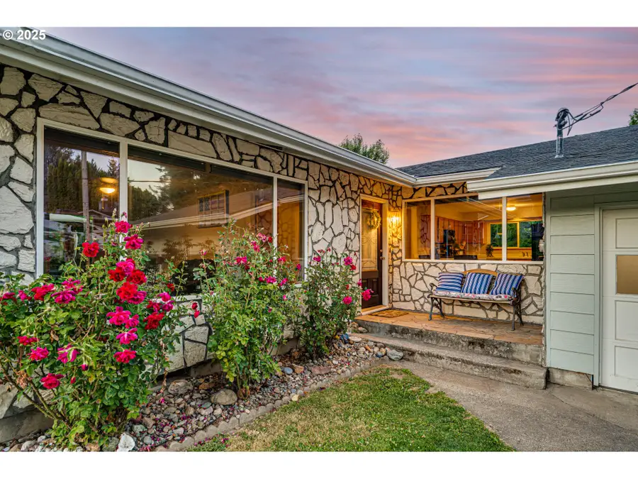 372 Insel Rd, Woodland, WA 98674 - Image #2