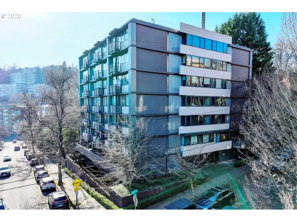 2020 SW Main St #402, Portland, OR 97205 - #1