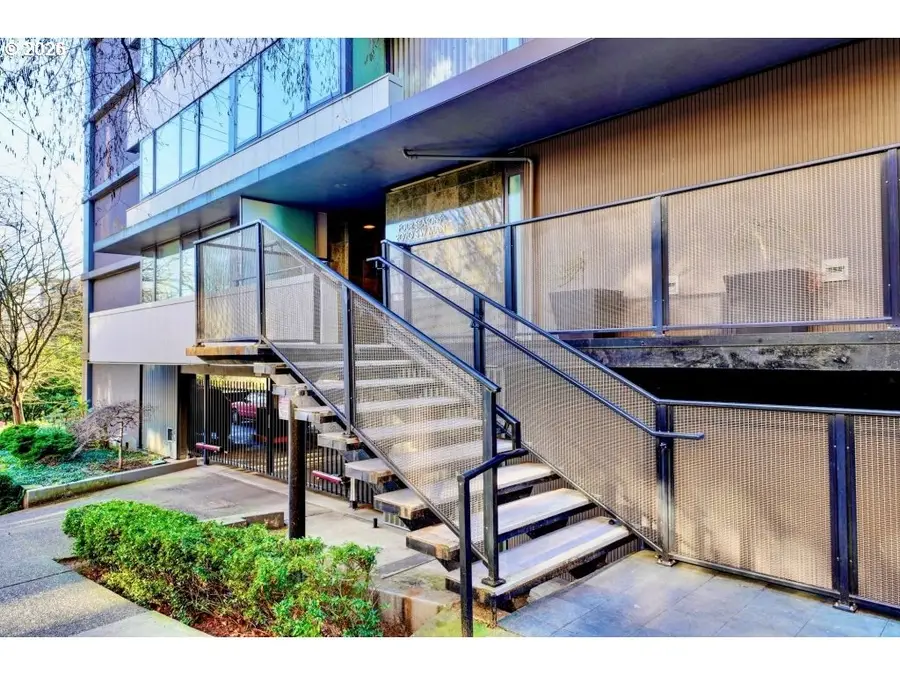 2020 SW Main St #402, Portland, OR 97205 - #2