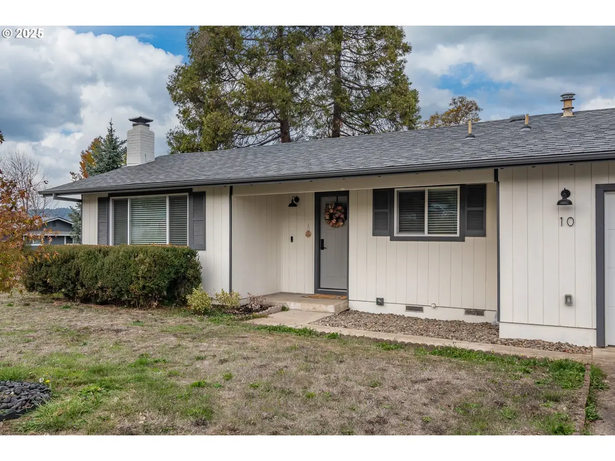 10 Carmel Ct, Roseburg, OR 97471 - Image #1