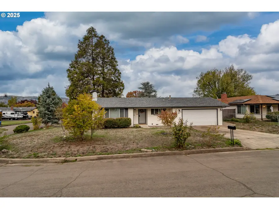 10 Carmel Ct, Roseburg, OR 97471 - Image #3