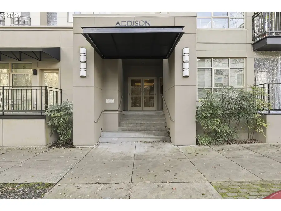 1930 NW Irving St #302, Portland, OR 97209 - Image #2