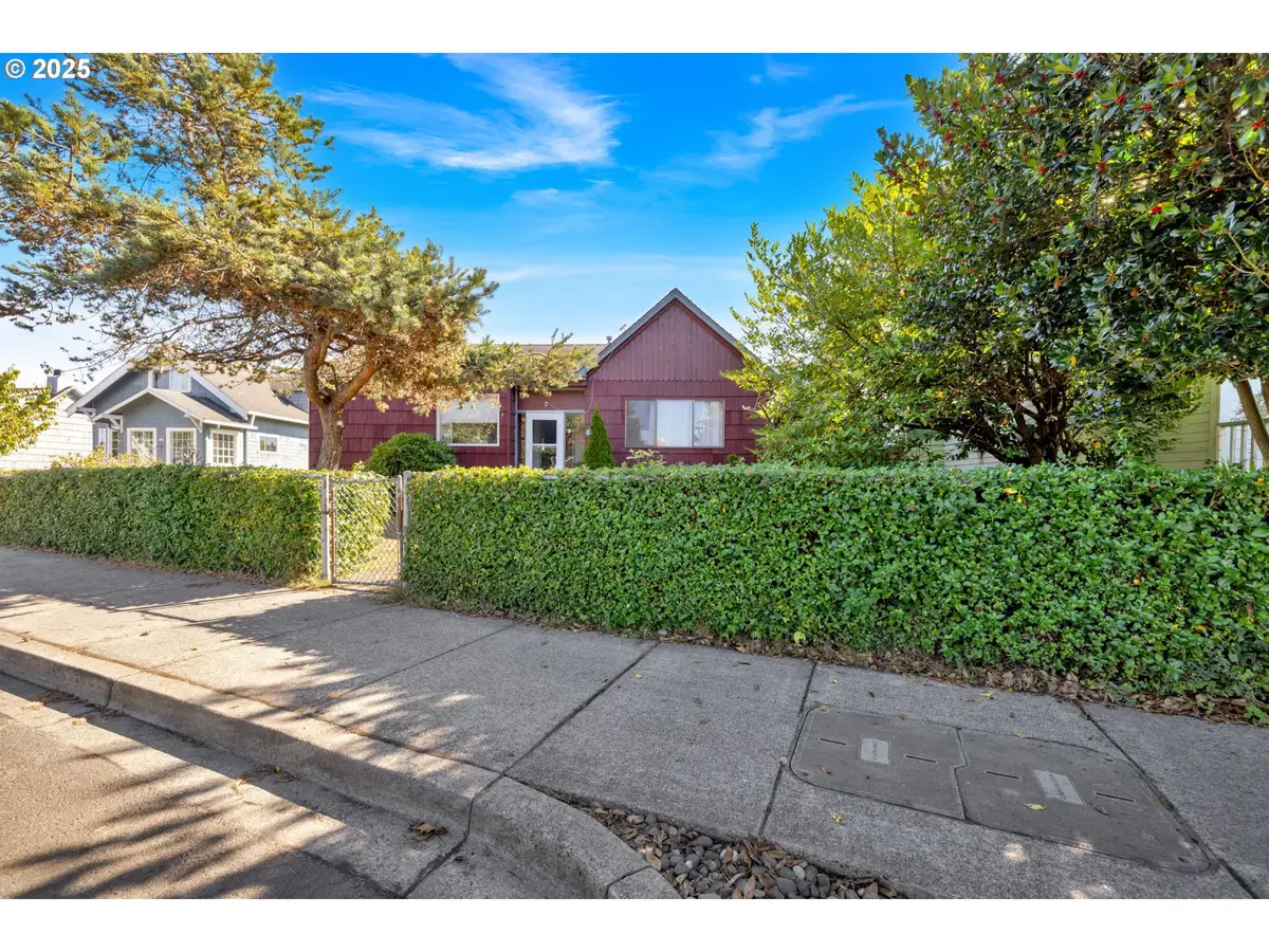 835 N Holladay Dr, Seaside, OR 97138 - Image #1