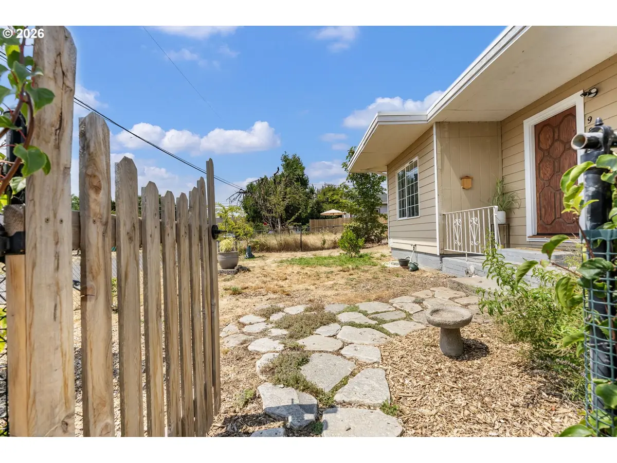 9221 SE Gladstone St, Portland, OR 97266 - #1