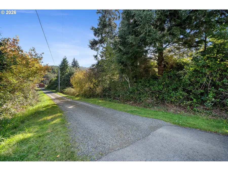 233 Rock Creek Dr, Rockaway Beach, OR 97136 - #3