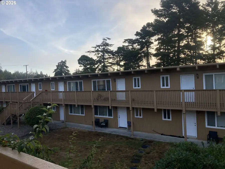 1260 10th St #6, Florence, OR 97439 - #2