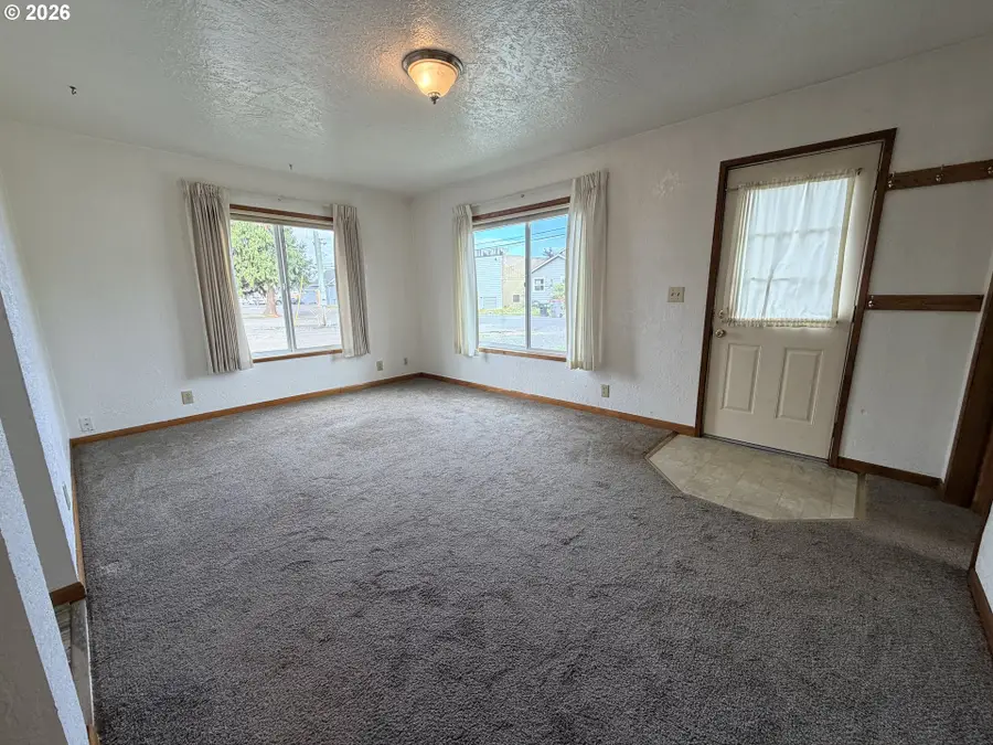109 E Third St, Amity, OR 97101 - #3