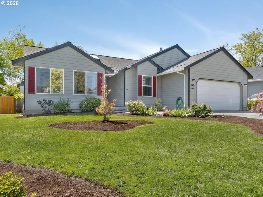 869 E 9th Ct, Lafayette, OR 97127 - #2