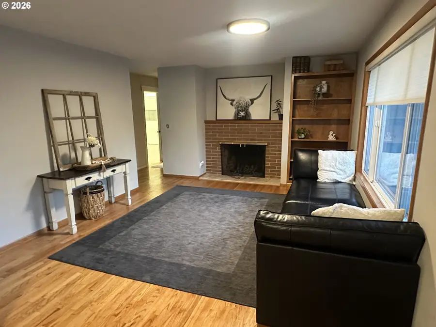 1324 Pacific Ave, Forest Grove, OR 97116 - #2