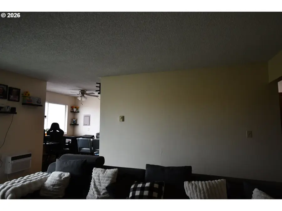 1622 E 9th St, The Dalles, OR 97058 - #3