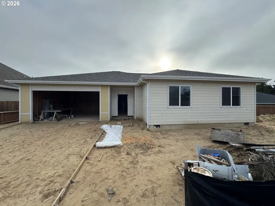 1854 Cabezon Ct, North Bend, OR 97459 - #2